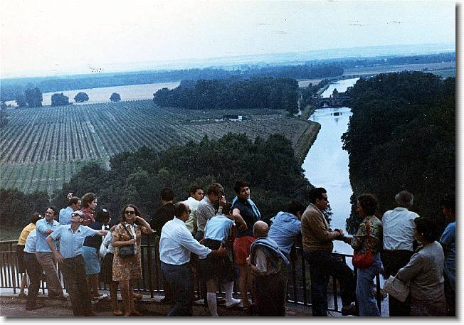 Clicca per scorrere le foto originali ingrandite