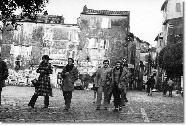 Clicca per scorrere le foto originali ingrandite