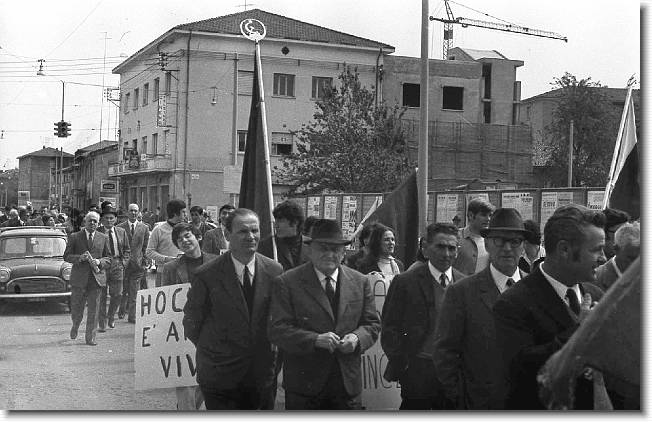Clicca per scorrere le foto originali ingrandite