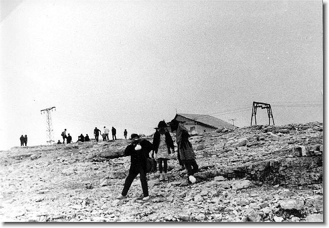 Clicca per scorrere le foto originali ingrandite