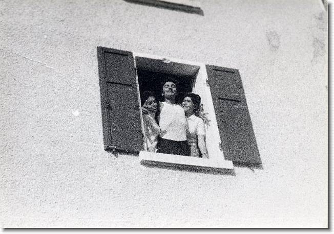 Clicca per scorrere le foto originali ingrandite