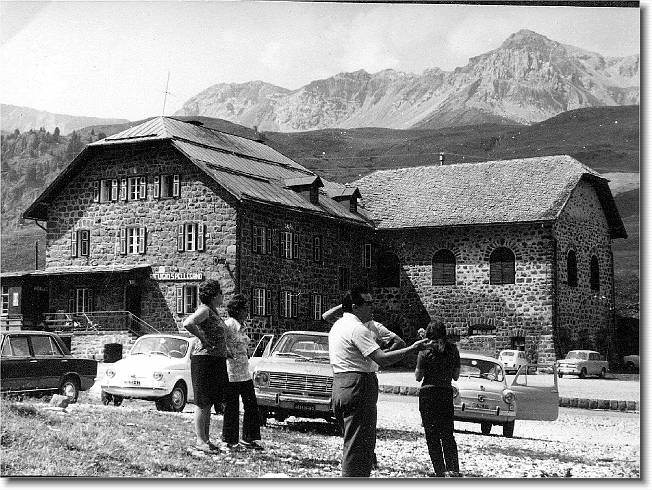 Clicca per scorrere le foto originali ingrandite