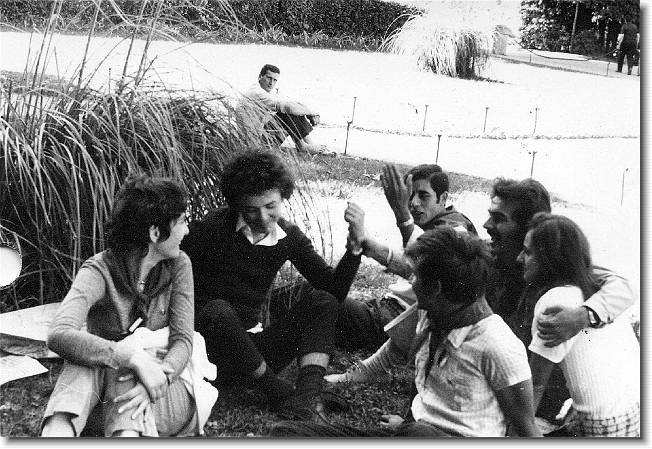 Clicca per scorrere le foto originali ingrandite