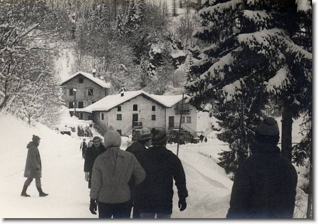 Clicca per scorrere le foto originali ingrandite