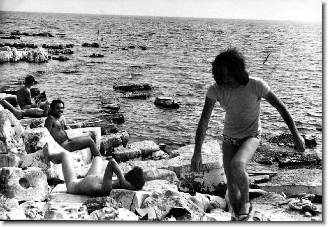 Clicca per scorrere le foto originali ingrandite