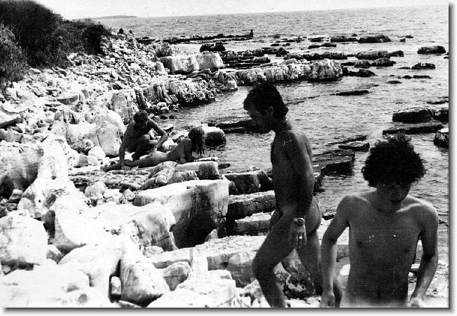 Clicca per scorrere le foto originali ingrandite