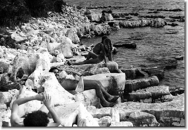 Clicca per scorrere le foto originali ingrandite