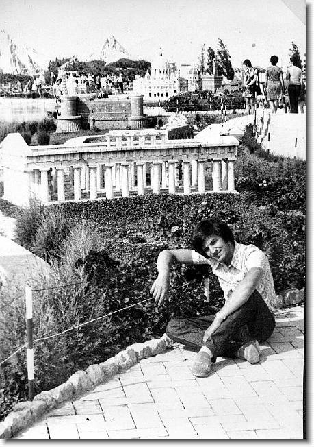 Clicca per scorrere le foto originali ingrandite