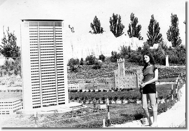 Clicca per scorrere le foto originali ingrandite