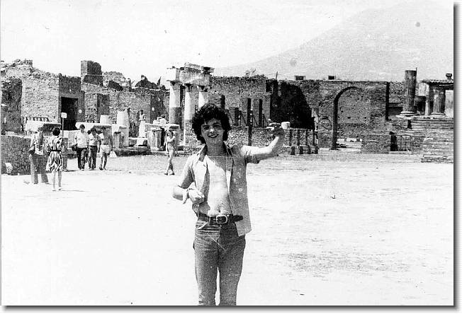 Clicca per scorrere le foto originali ingrandite