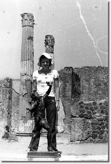 Clicca per scorrere le foto originali ingrandite