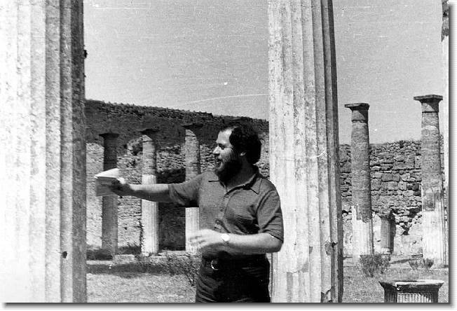 Clicca per scorrere le foto originali ingrandite