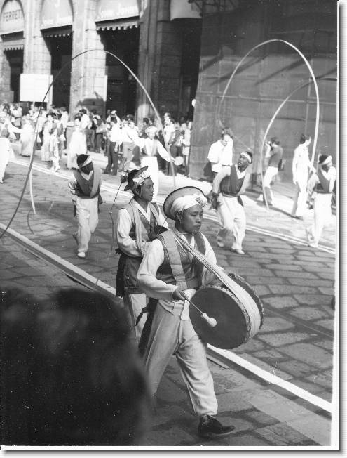 Clicca per scorrere le foto originali ingrandite