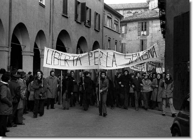 Clicca per scorrere le foto originali ingrandite