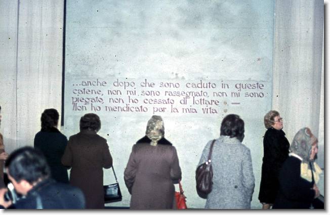 Clicca per scorrere le foto originali ingrandite