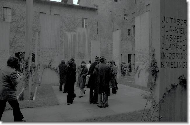 Clicca per scorrere le foto originali ingrandite
