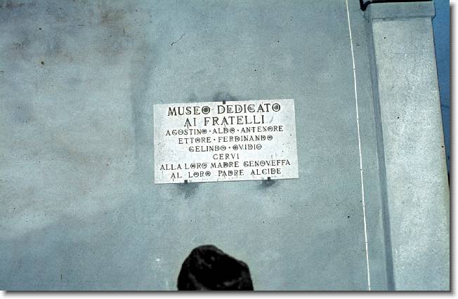 Clicca per scorrere le foto originali ingrandite