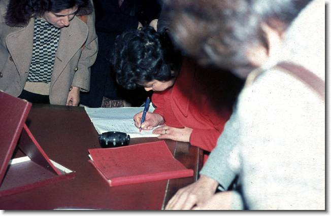 Clicca per scorrere le foto originali ingrandite