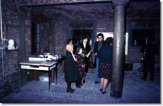 Clicca per scorrere le foto originali ingrandite