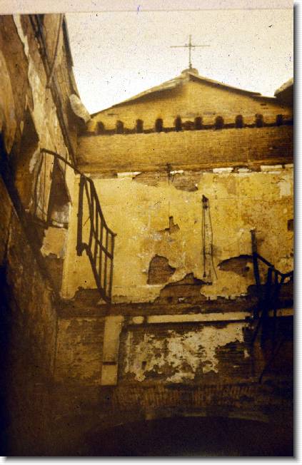 Clicca per scorrere le foto originali ingrandite