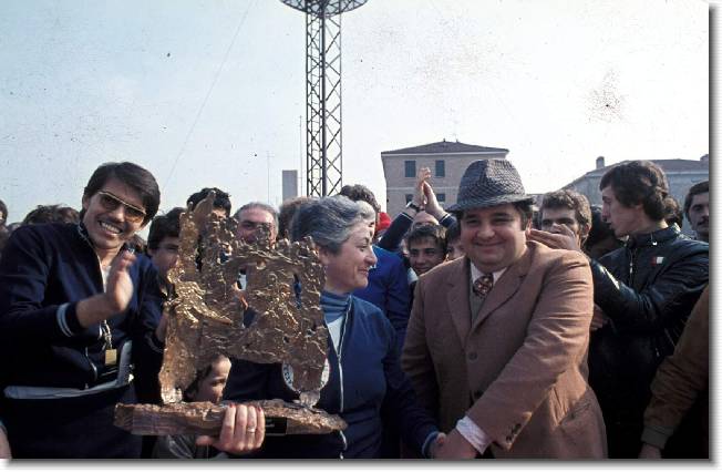 Clicca per scorrere le foto originali ingrandite