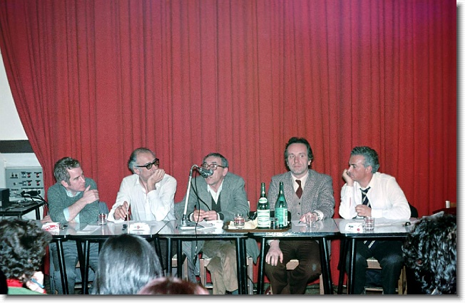 Clicca per scorrere le foto originali ingrandite
