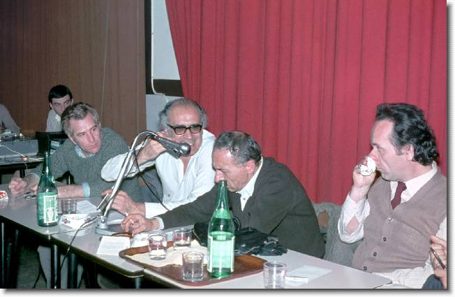 Clicca per scorrere le foto originali ingrandite