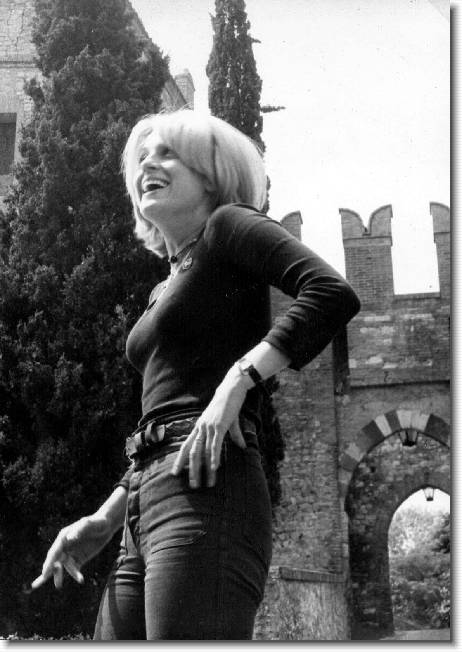 Clicca per scorrere le foto originali ingrandite