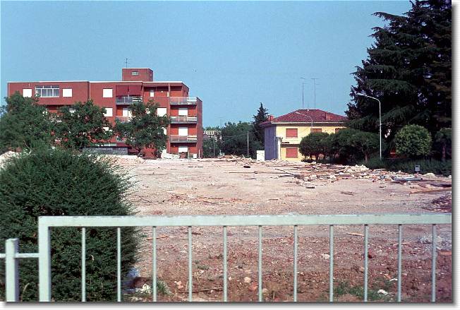 Clicca per scorrere le foto originali ingrandite