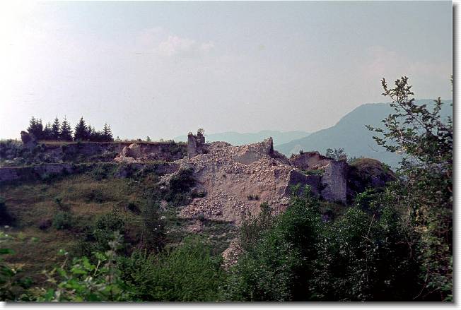 Clicca per scorrere le foto originali ingrandite