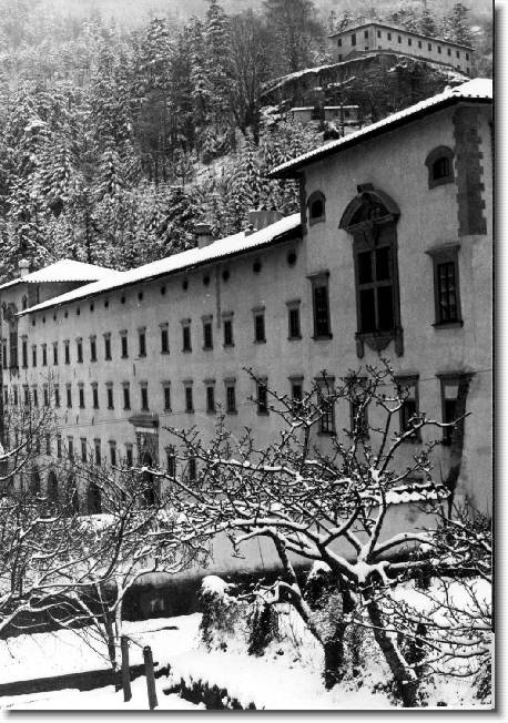 Clicca per scorrere le foto originali ingrandite