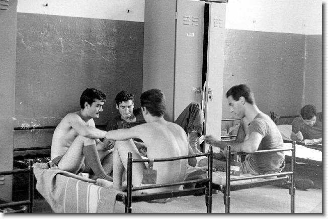 Clicca per scorrere le foto originali ingrandite