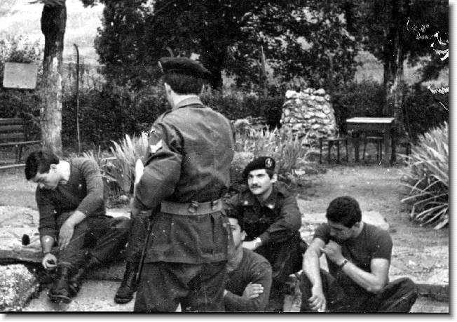 Clicca per scorrere le foto originali ingrandite