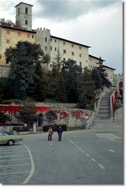 Clicca per scorrere le foto originali ingrandite