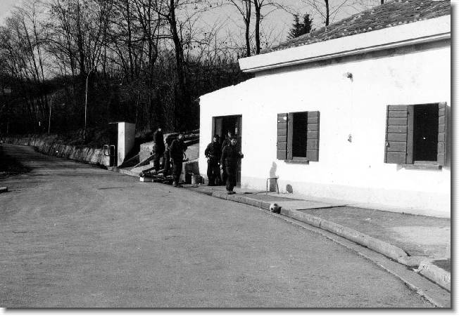 Clicca per scorrere le foto originali ingrandite