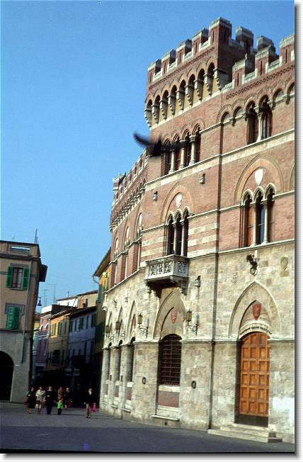 Clicca per scorrere le foto originali ingrandite