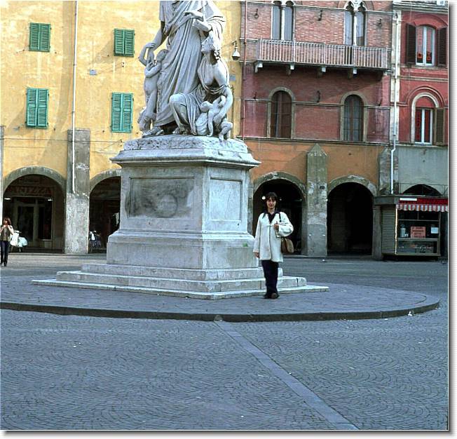 Clicca per scorrere le foto originali ingrandite