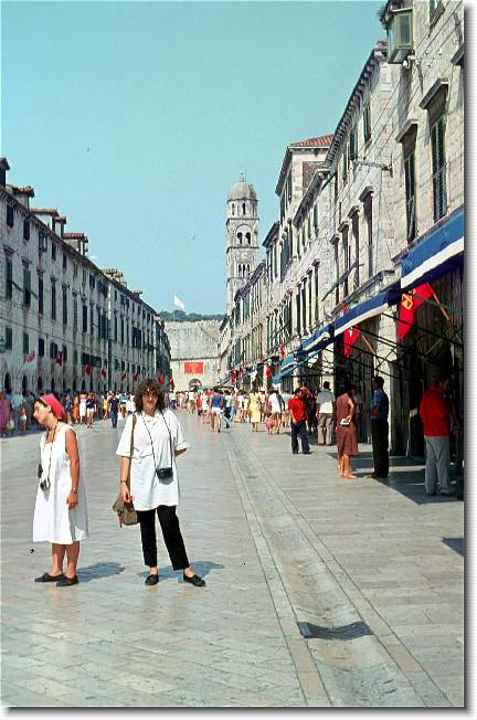 Clicca per scorrere le foto originali ingrandite