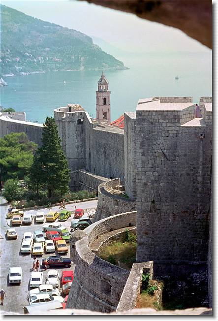 Clicca per scorrere le foto originali ingrandite