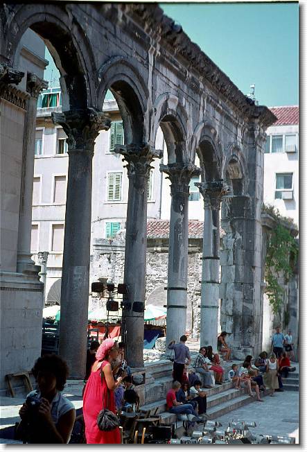 Clicca per scorrere le foto originali ingrandite