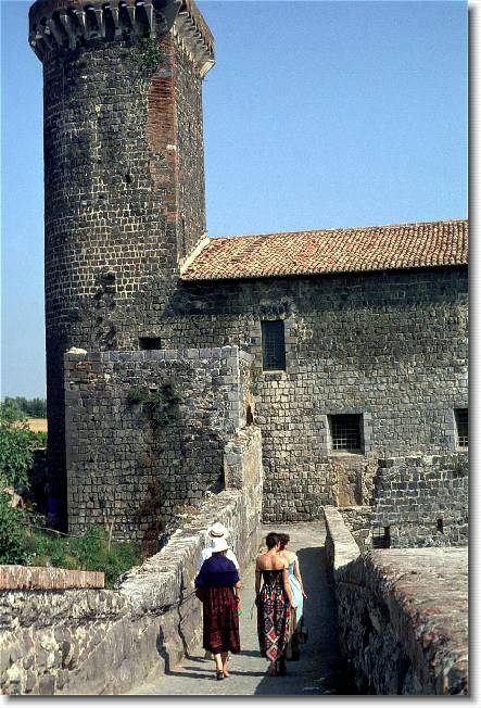 Clicca per scorrere le foto originali ingrandite