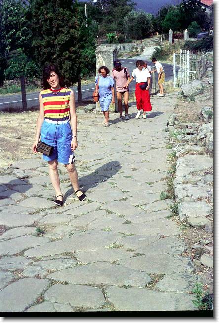 Clicca per scorrere le foto originali ingrandite