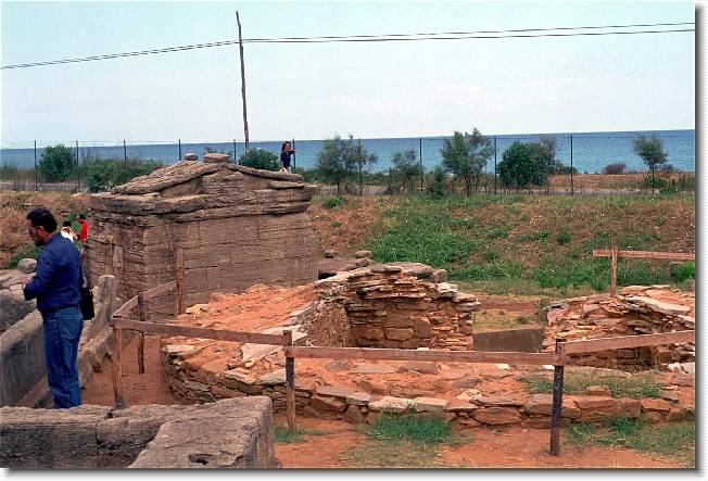 Clicca per scorrere le foto originali ingrandite