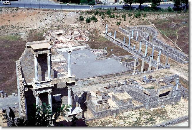 Clicca per scorrere le foto originali ingrandite