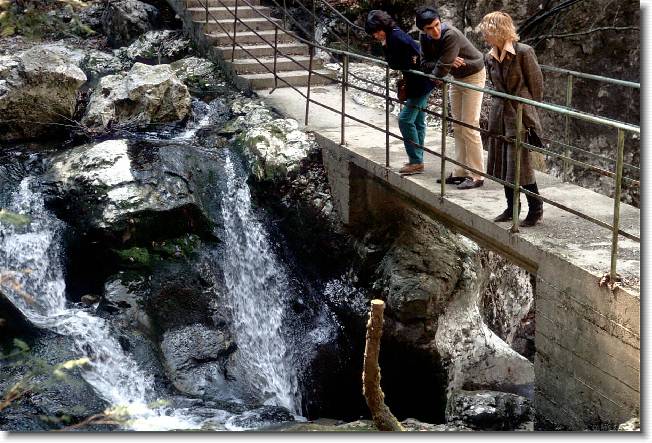 Clicca per scorrere le foto originali ingrandite