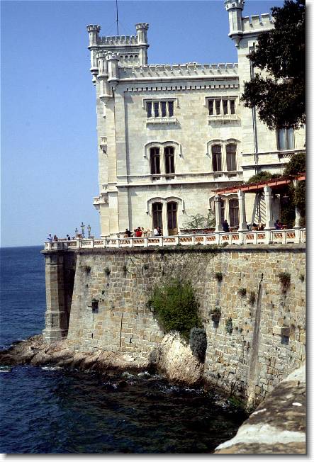 Clicca per scorrere le foto originali ingrandite