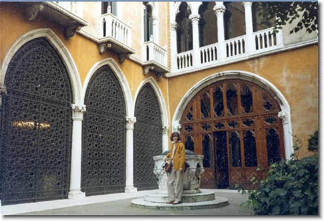 Clicca per scorrere le foto originali ingrandite