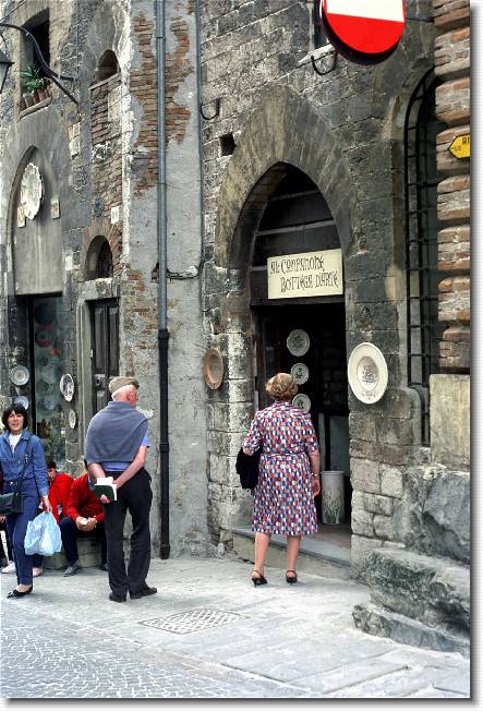 Clicca per scorrere le foto originali ingrandite