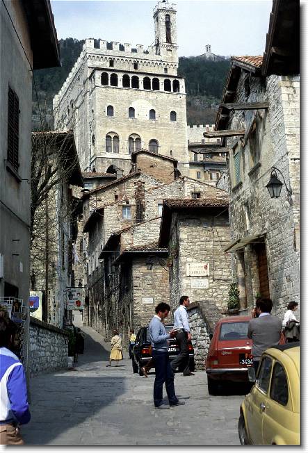 Clicca per scorrere le foto originali ingrandite