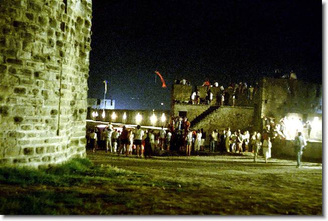 Clicca per scorrere le foto originali ingrandite